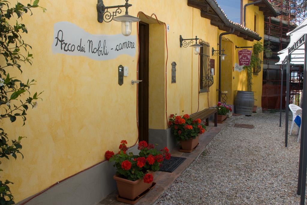 몬포르테달바 Arco Dei Nobili B&B 외부 사진
